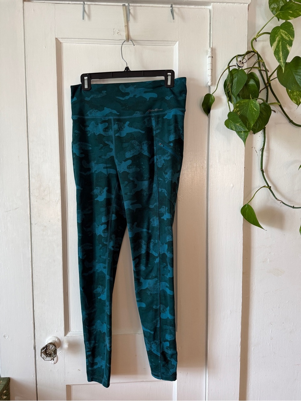 Eddie Bauer size M Teal blue Camouflage High-Waist Leggings